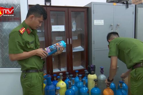 'Chặn' lượng lớn 'bình khí cười' đủ các kiểu dáng phụ vụ các cơ sở giải trí