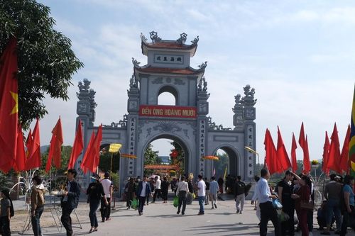 Nghệ An: Lễ hội Đền ông Hoàng Mười thu hút hàng nghìn du khách