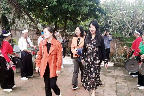 Làm cách nào để 'đánh thức' du lịch Ba Vì phát triển?