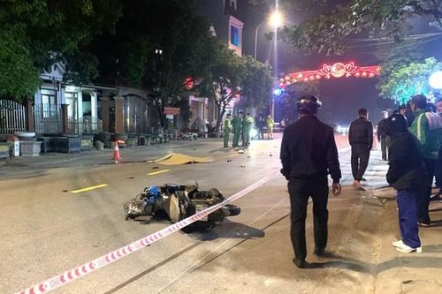 Tai nạn giao thông mới nhất 22/11/2023: Va chạm liên hoàn, 3 bố con thương vong