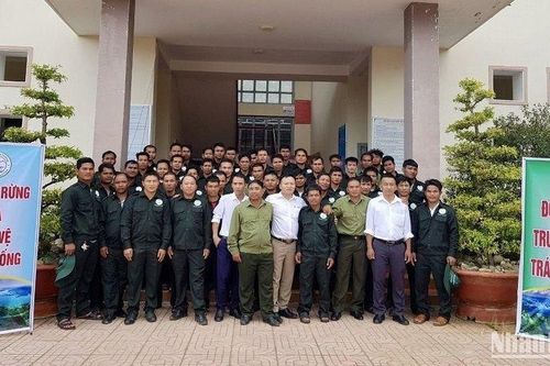 Kiểm lâm 'không phù hiệu' của Vườn quốc gia Tà Đùng