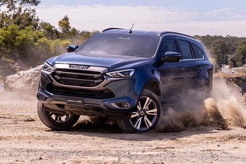 Isuzu mu-X giảm chạm đáy 200 triệu rẻ hơn Mazda CX-5, có thoát 'ế'?