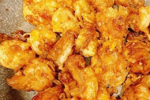Rim tôm không cần tẩm ướp gia vị, chỉ cần cho thứ quen thuộc này
