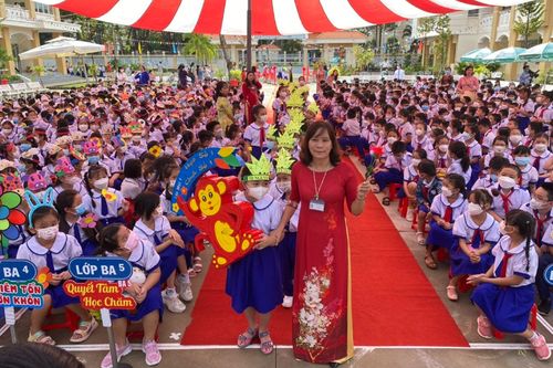 Giáo dục vùng khó 'thay da đổi thịt'