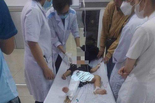 Xác minh thông tin bé trai 2 tuổi bị tài xế xe máy tông rồi ném vào bụi rậm