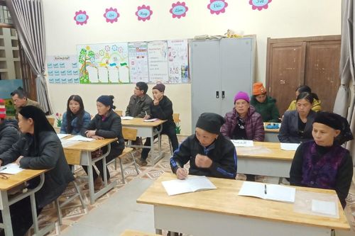 Ứng dụng công nghệ thông tin vào dạy xóa mù chữ ở Lạng Sơn