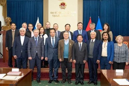 Khen tặng chuyên gia Nga có nhiều đóng góp cho Văn học nghệ thuật Việt Nam