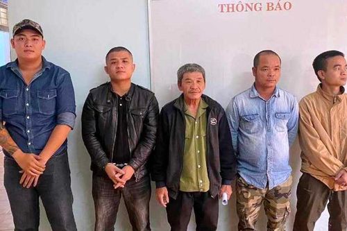 Hai cha con bị khởi tố sau cuộc 'hỗn chiến'