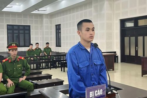 Chém bạn nhậu vì nẹt pô xe máy