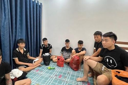 Triệt phá ổ nhóm mạo danh bác sĩ, thanh tra sở y tế lừa bán thuốc đông y