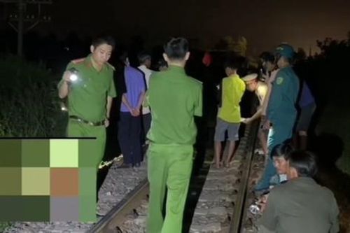 Ngồi trên đường ray uống bia, thanh niên bị tàu hỏa tông tử vong