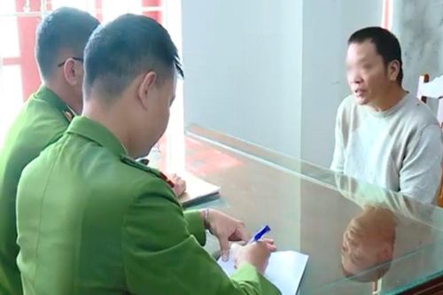 Bắt đối tượng 'vòi tiền' bảo kê thu mua gỗ keo