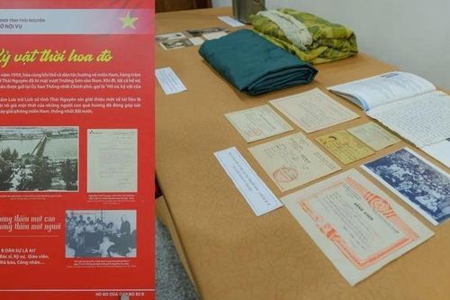 Trao trả hồ sơ, kỷ vật cho cán bộ được cử vào Nam công tác