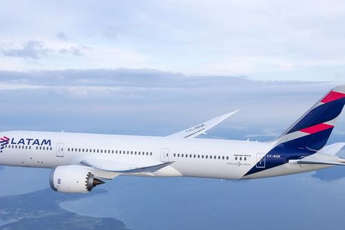 Máy bay chở 180 hành khách suýt xảy ra thảm kịch do phi công đáp nhầm sân bay