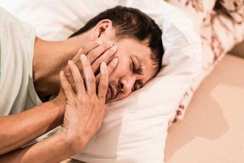 Vì sao viêm tủy răng thường gây đau nhức lúc nửa đêm?