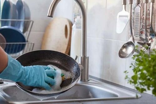 Than phiền đường ống xả nước tắc nhưng ít người biết nguyên nhân từ thói quen này