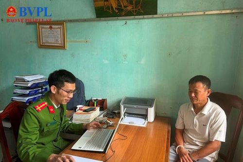 Mượn điện thoại của trẻ con, hiện nguyên hình tên cướp