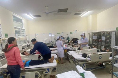 17 học sinh ở Đắk Lắk phải nhập viện cấp cứu nghi do ngộ độc trà sữa