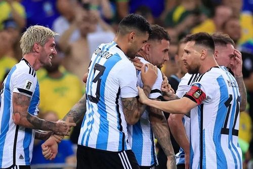 Argentina đánh bại Brazil trong Siêu kinh điển Nam Mỹ đầy bạo lực