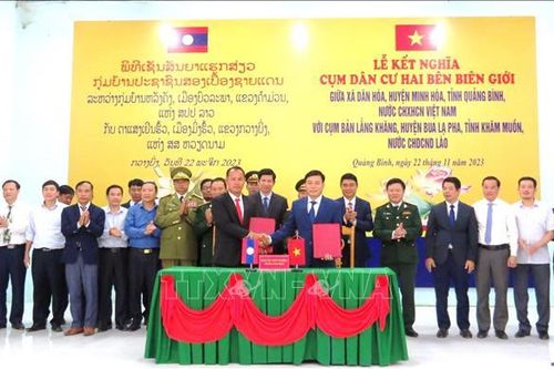 Kết nghĩa cụm dân cư hai bên biên giới Việt Nam - Lào