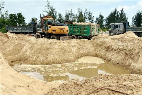 Quảng Ngãi: Điều tra việc doanh nghiệp tự ý cho khai thác cát bán