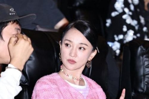 Nữ thần 'cưa sừng làm nghé' Châu Tấn qua ảnh chụp lén: Từ gương mặt đến đôi chân đều gây hoang mang