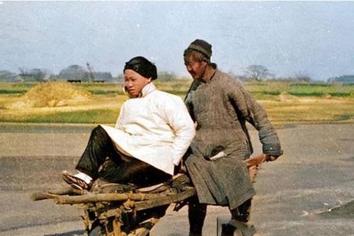 Thêm màu vào bộ ảnh cũ chụp phụ nữ thời Thanh, phát hiện một sự thật: Chỉ người giàu mới thích bó chân!