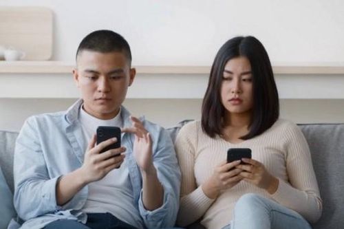 Bị rải tờ rơi tố tội ngoại tình, vợ làm ngay một việc với con trai, lật tẩy bộ mặt thật của chồng