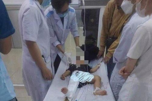 Xác minh tin bé 2 tuổi bị kẻ gây tai nạn ném vào bụi rậm