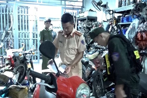 Triệt phá 'lò' độ xe trái phép