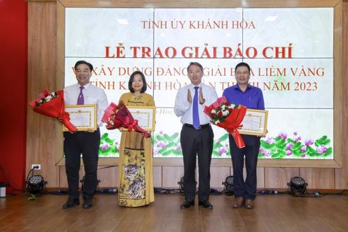 Ban Thường vụ Tỉnh ủy trao Giải báo chí về Xây dựng Đảng tỉnh Khánh Hòa năm 2023