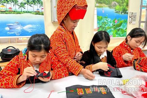 Ý tưởng khởi nghiệp 'Sản phẩm thủ công từ nghệ thuật thêu của dân tộc Dao' góp phần giữ gìn văn hóa truyền thống