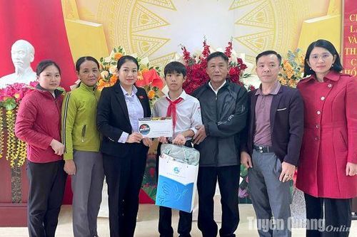 5 trẻ em mồ côi được nhận học bổng Mottainai của Báo Phụ nữ Việt Nam