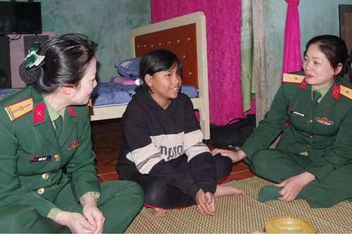 Những nữ quân nhân 'Giỏi việc nước, đảm việc nhà'