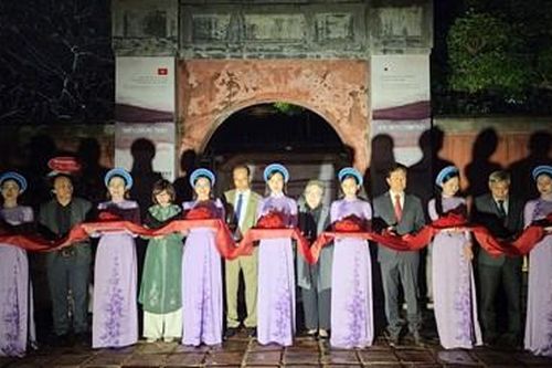 Khai mạc triển lãm mỹ thuật 'Song hành'