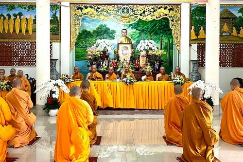Giới tử Ni hệ phái Khất sĩ cầu thọ Chánh pháp với Đại Tăng trong Đại giới đàn Bửu Huệ