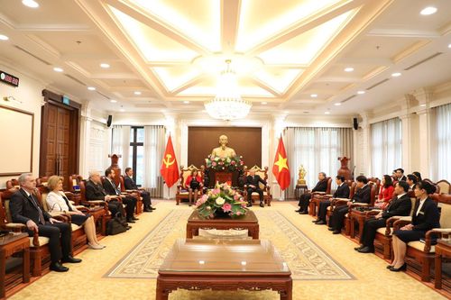 Chánh án TANDTC Nguyễn Hòa Bình tiếp xã giao Phó Chánh án Tòa án tối cao Hungary