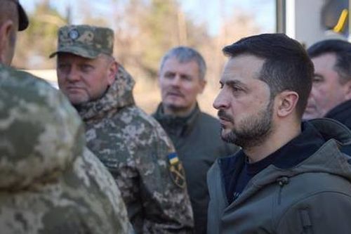 Tổng thống Ukraine cảnh cáo tướng lĩnh