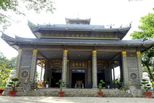 Ngôi chùa nào thiết kế hoàn toàn bằng đá nguyên khối?