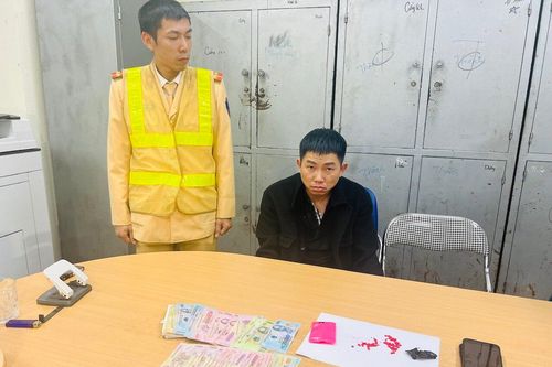Gặp cảnh sát giao thông, kẻ tàng trữ ma túy quay đầu xe bỏ chạy