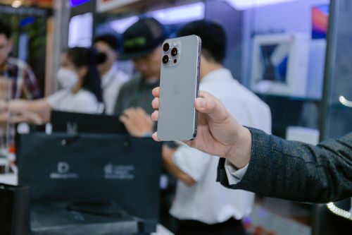 Đại lý di động 'chạy đua' khuyến mại dịp Black Friday