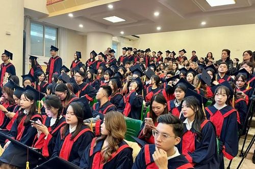 Đại học Kinh doanh và Công nghệ Hà Nội trao Bằng tốt nghiệp bác sĩ Y khoa, dược sĩ đại học và cử nhân điều dưỡng