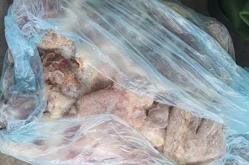 Xử phạt 90 triệu đồng vì kinh doanh 5,6 tấn dạ dày lợn đông lạnh nhập lậu