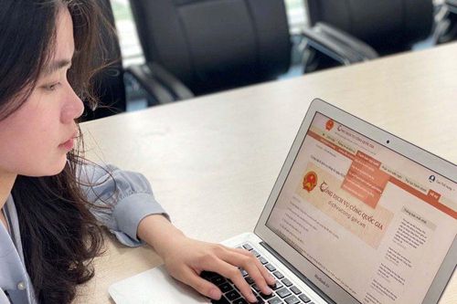 Tiếp tục giảm phí, lệ phí để khuyến khích sử dụng dịch vụ công trực tuyến
