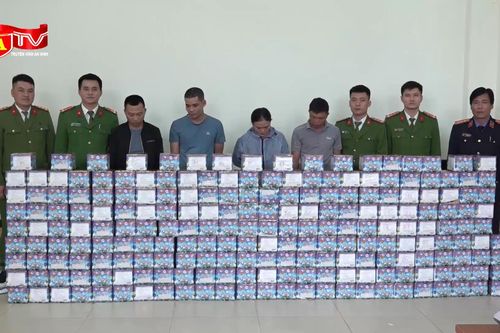 Triệt phá đường dây buôn bán pháo nổ 'khủng' từ nước ngoài về Việt Nam để chờ bán Tết