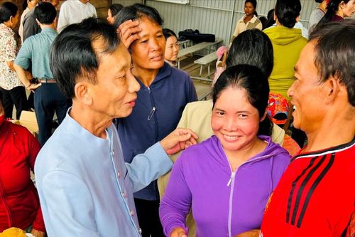 Thắp lửa yêu thương