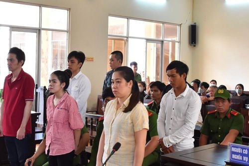 Vợ chồng chủ quán karaoke và nhân viên bị tuyên 89 năm tù