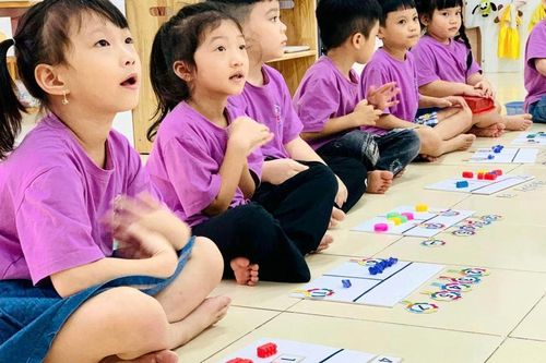 Các nhà giáo hiện thực hóa ý tưởng thành đồ dùng dạy học thông minh