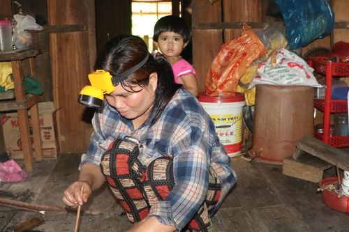 Quảng Ngãi: Hàng trăm hộ dân miền núi 'khát' điện