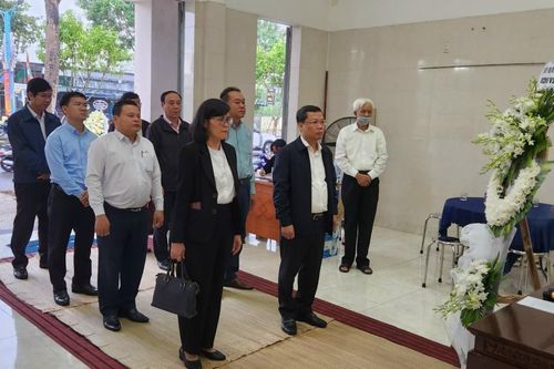 Viếng, chia buồn cùng gia đình nhân viên bảo vệ Trần Minh Thành
